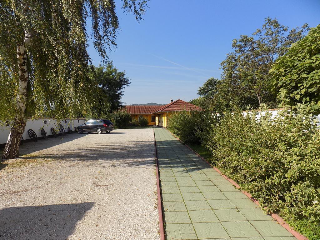 Bed and Breakfast Platan Panzio Nyul Экстерьер фото
