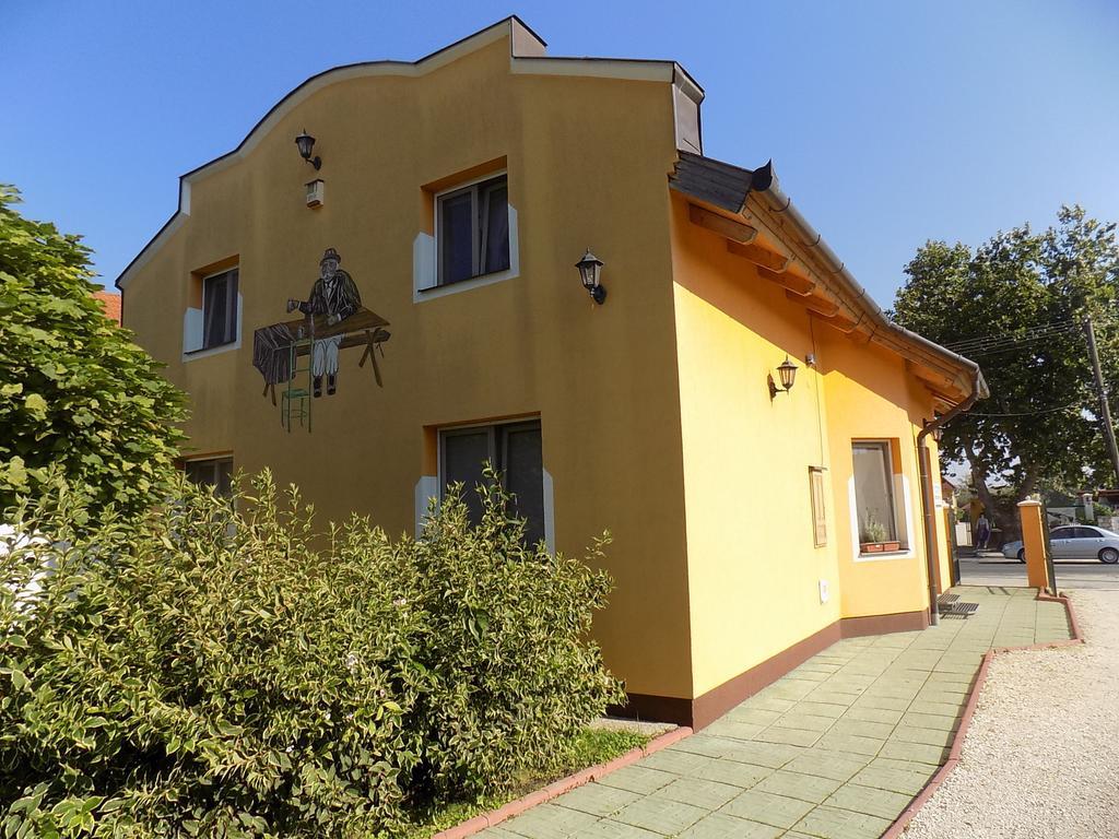 Bed and Breakfast Platan Panzio Nyul Экстерьер фото