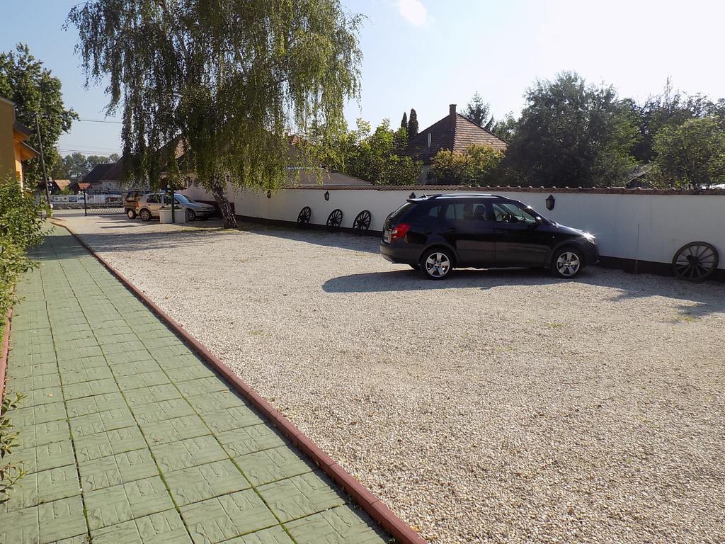 Bed and Breakfast Platan Panzio Nyul Экстерьер фото